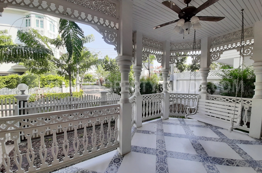 House with Shared Pool in Bangnatrad 